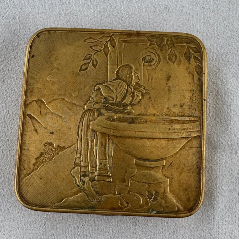 Vintage Evans Small Size gold tone compact 1940's with History